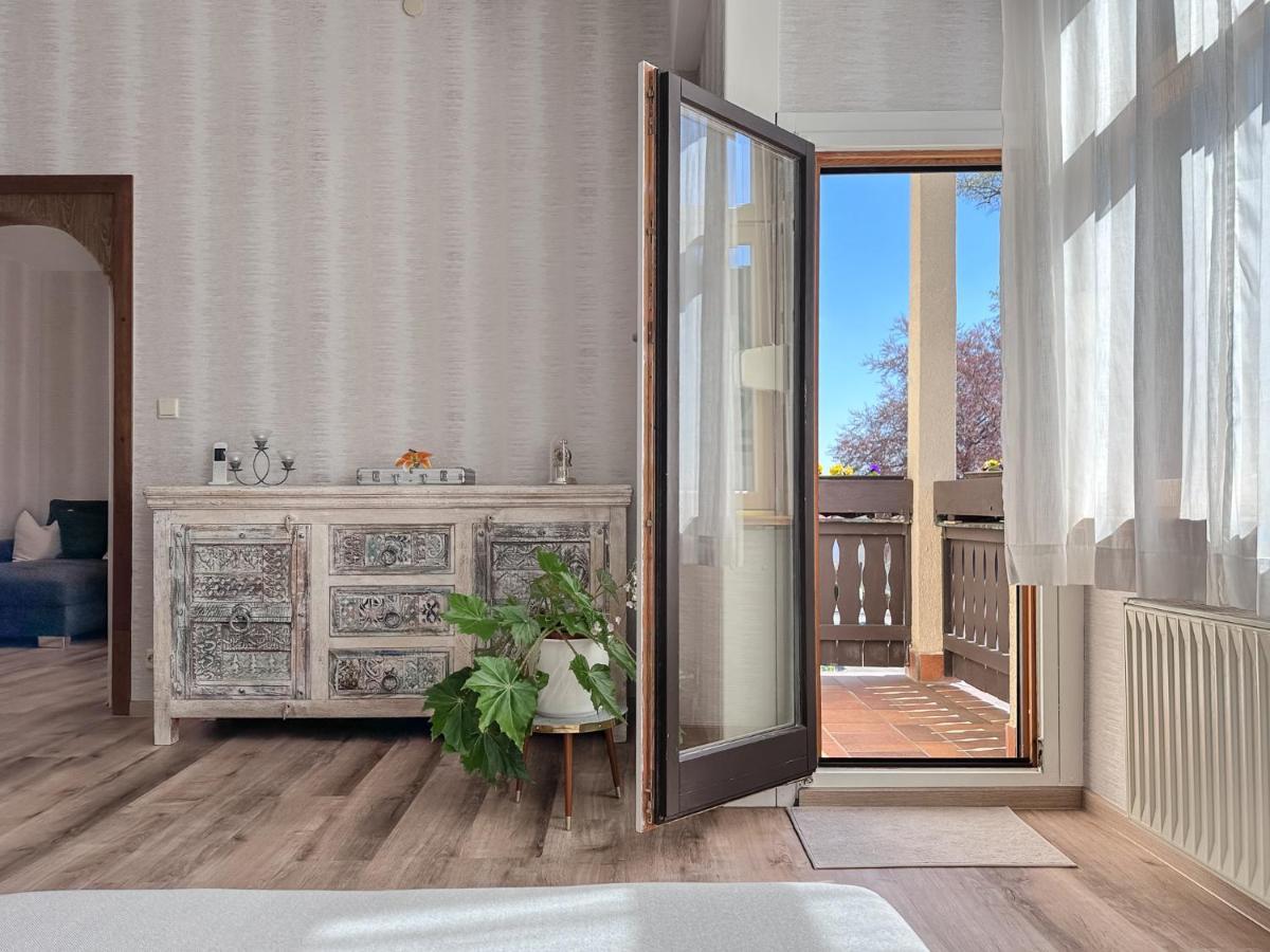 Schoene Altbauwohnung Mit Grosser Sonnenterrasse Rudolstadt Exterior foto