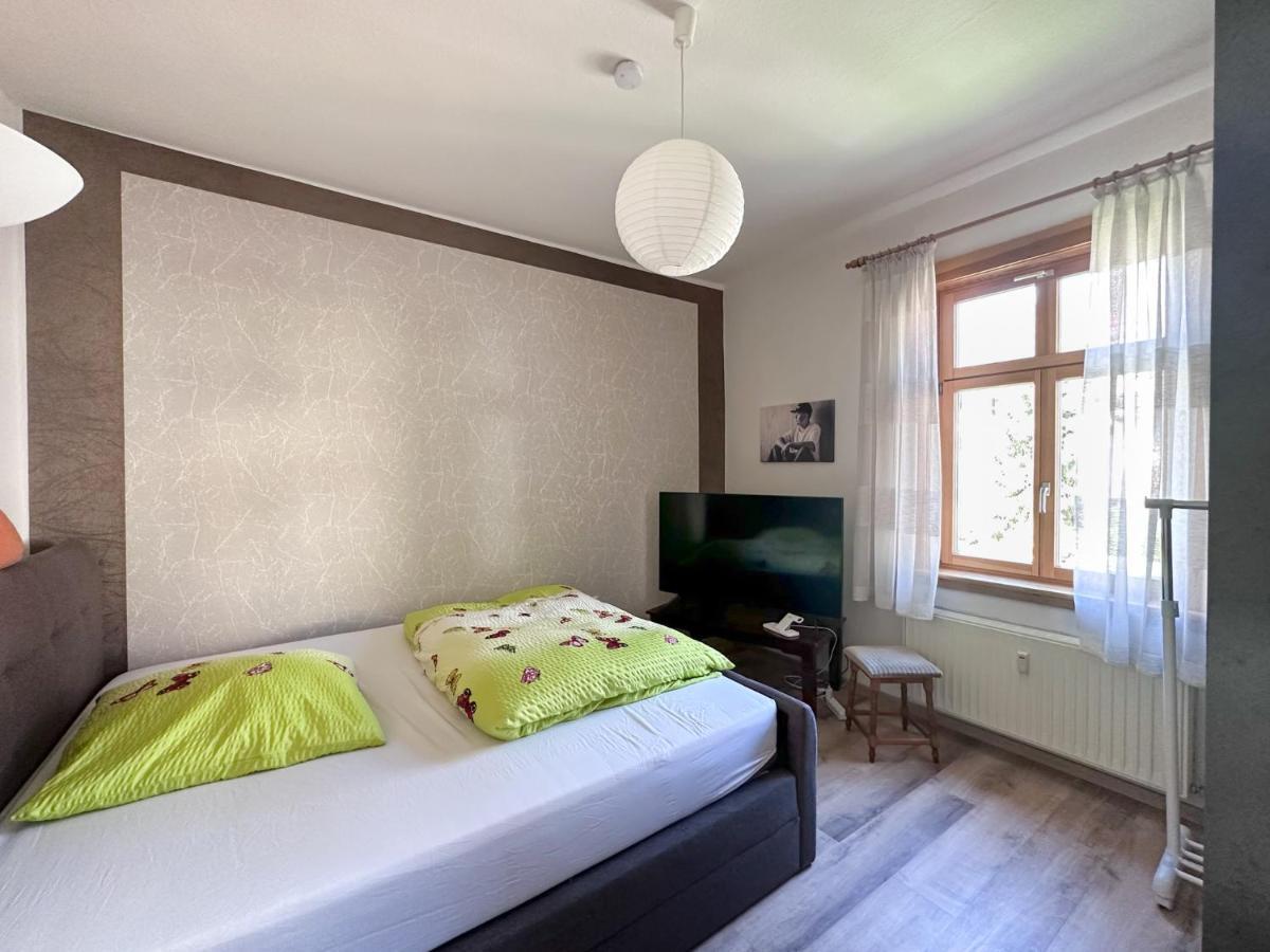 Schoene Altbauwohnung Mit Grosser Sonnenterrasse Rudolstadt Exterior foto